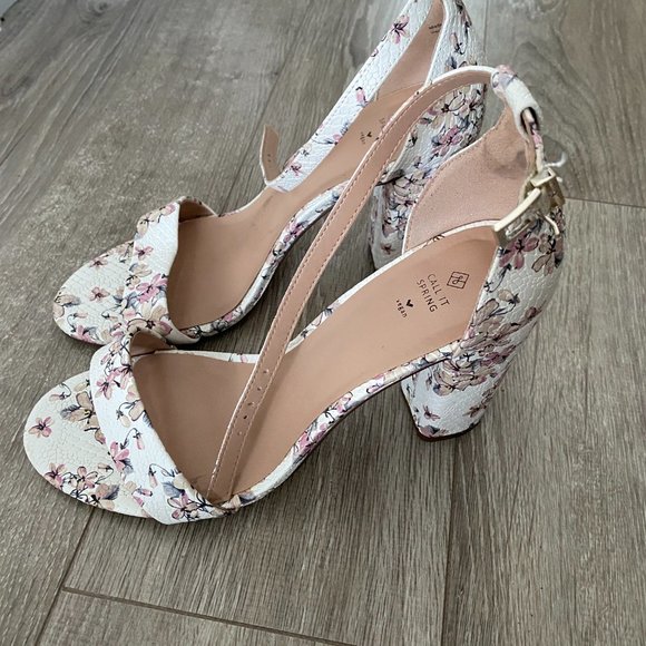 Call it spring floral heels - Picture 2 of 4